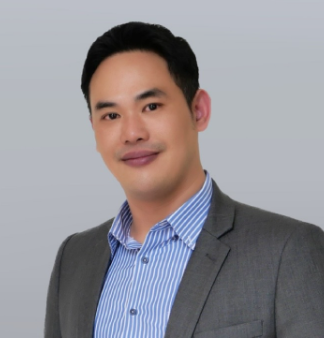 นายพีรพัฒน์ มั่งคั่ง